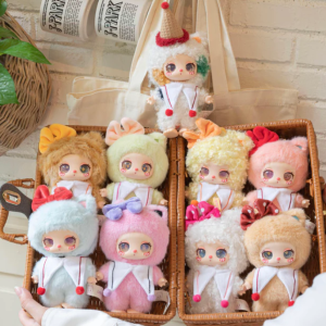 Liila Lucky Cat Blind Box